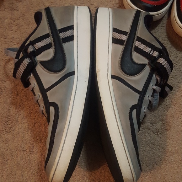 Men's Nike Tennis Shoes - Picture 3 of 8